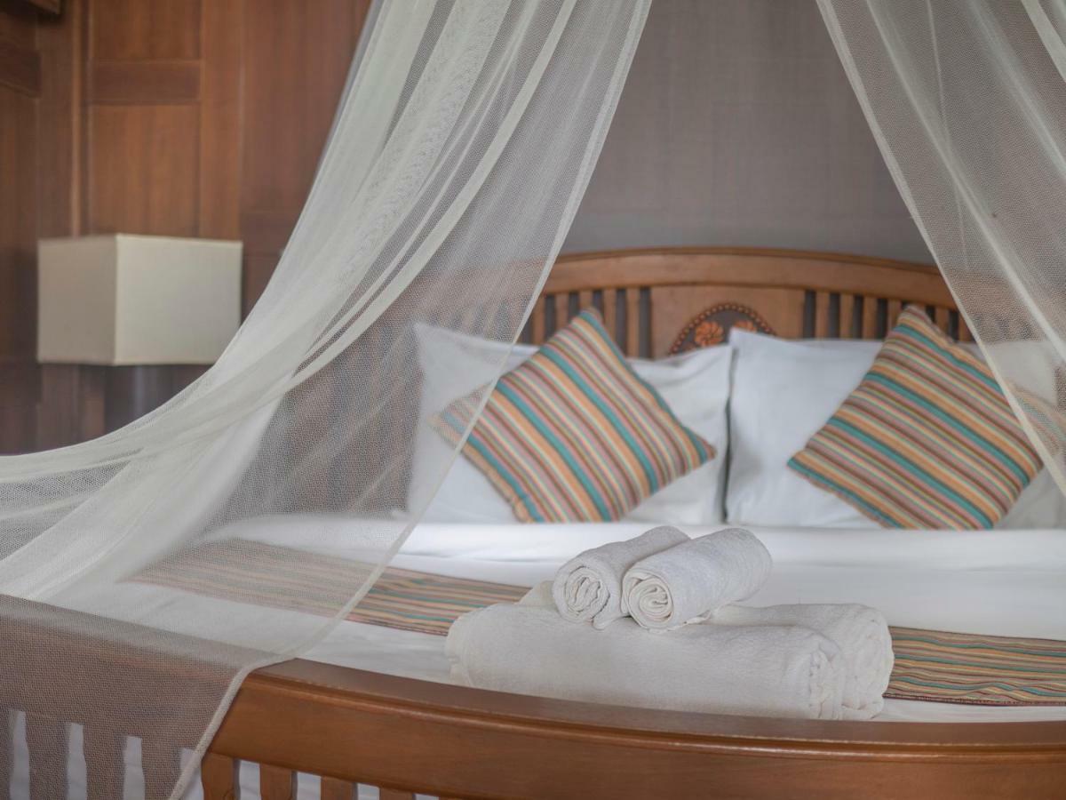 Baan Mai Beachfront Lone Island 푸껫 외부 사진