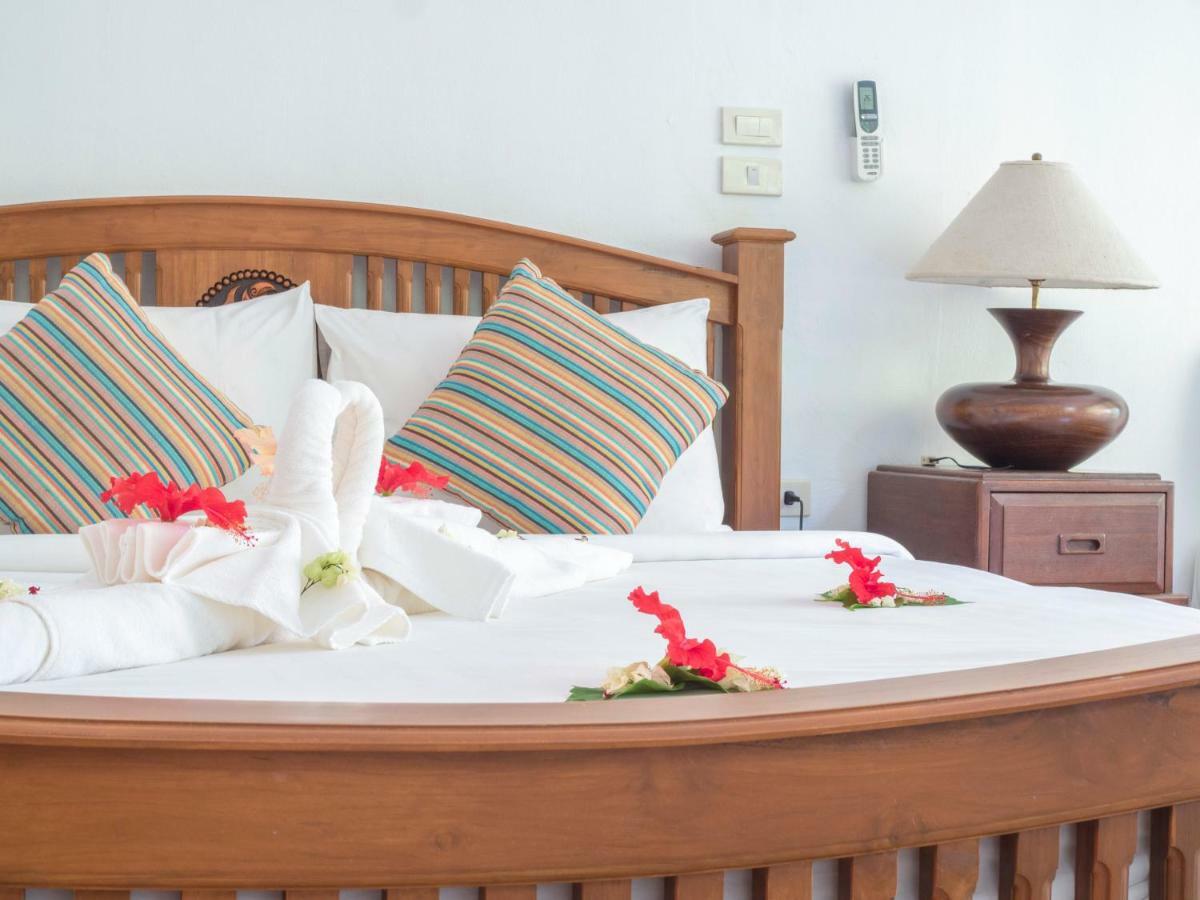Baan Mai Beachfront Lone Island 푸껫 외부 사진
