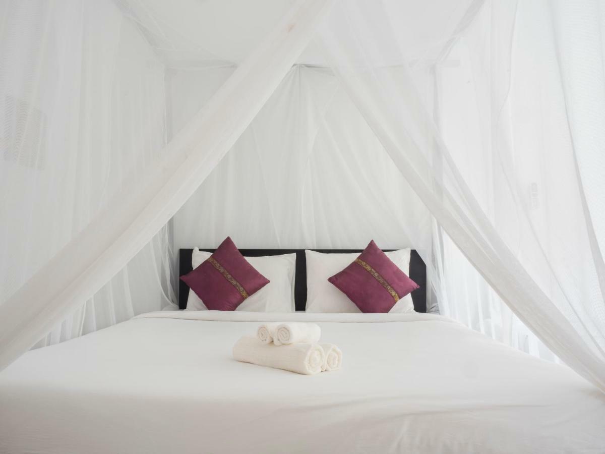 Baan Mai Beachfront Lone Island 푸껫 외부 사진