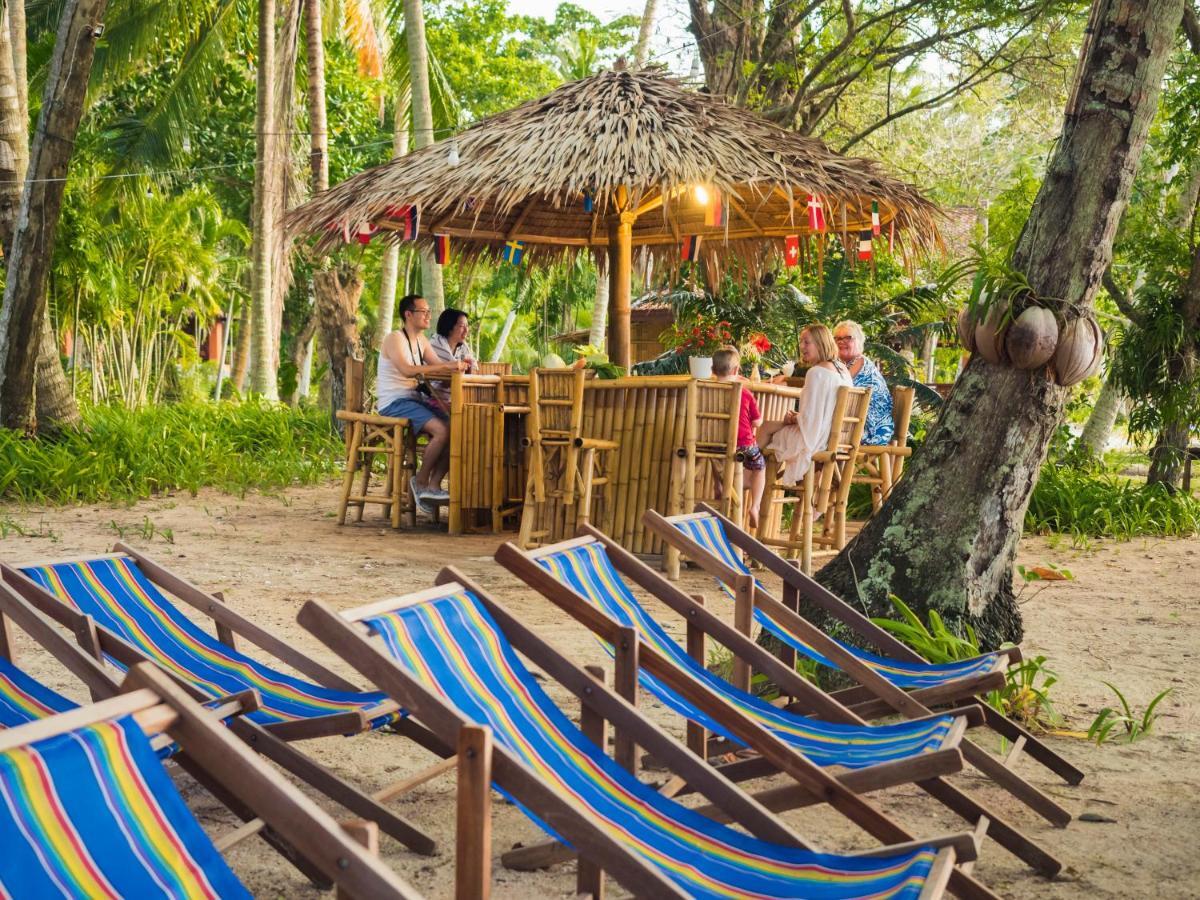Baan Mai Beachfront Lone Island 푸껫 외부 사진