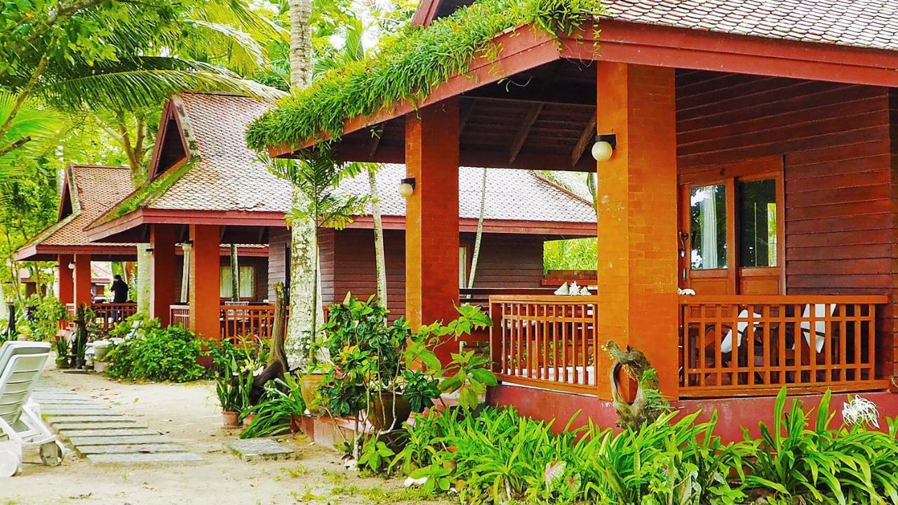 Baan Mai Beachfront Lone Island 푸껫 외부 사진