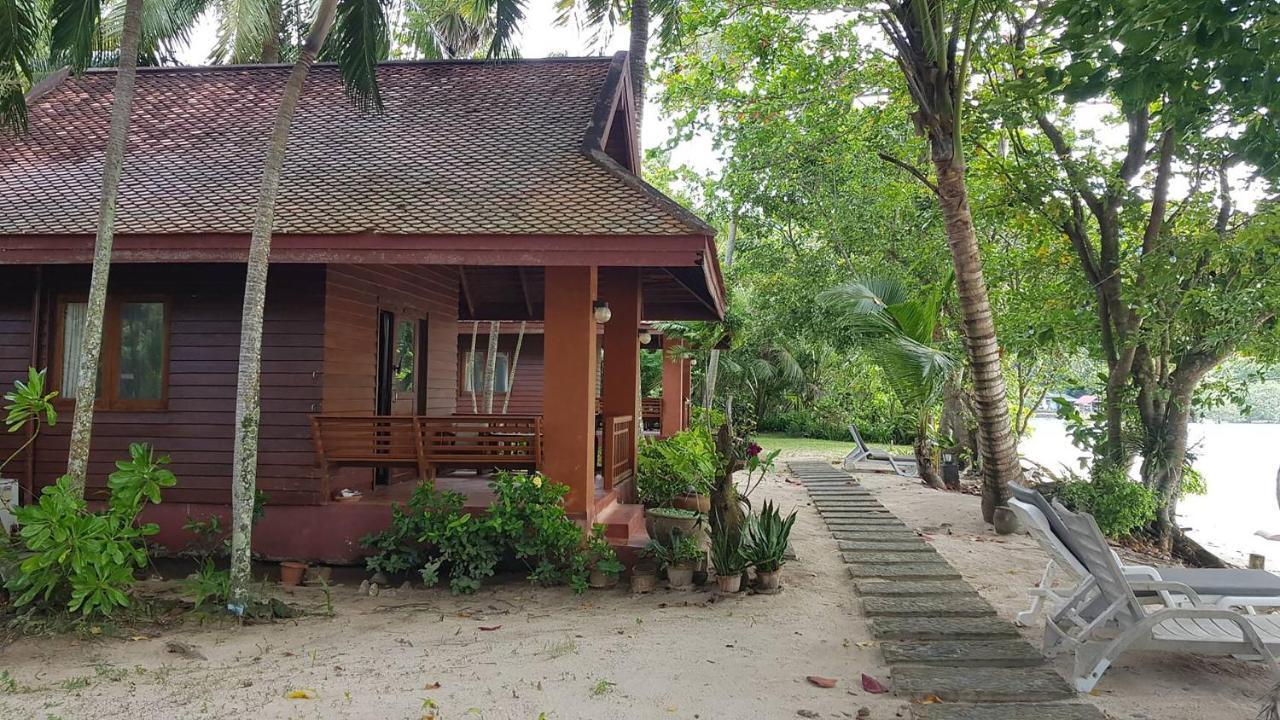 Baan Mai Beachfront Lone Island 푸껫 외부 사진
